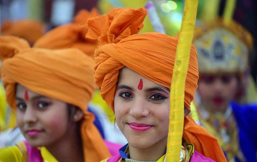 Children celebrate Baalrang in Bhopal