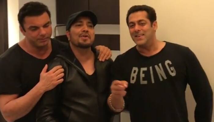 Salman Khan, Mika Singh singing &#039;Happy Birthday&#039; to Sohail Khan is the most adorable thing you&#039;ll WATCH today!