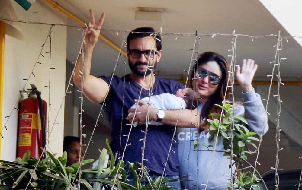 Saif-Kareena with their baby