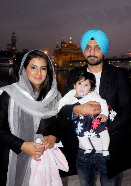 Harbhajan Singh, Geeta Basra at Golden Temple