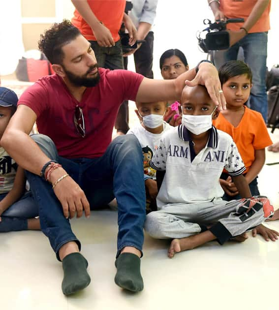 Yuvraj Singh interacts with cancer suffering child