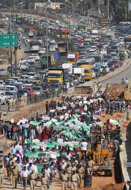 Protest to decongest the traffic jams