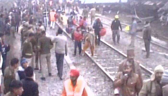 Sealdah-Ajmer Express derails: Suresh Prabhu orders probe into Kanpur train mishap, announces ex-gratia