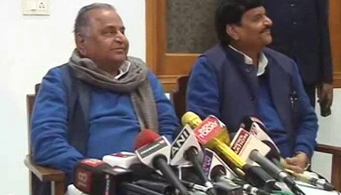 Samajwadi Party rift widens; Mulayam Singh Yadav expels son Akhilesh, cousin Ram Gopal from party for 6 years