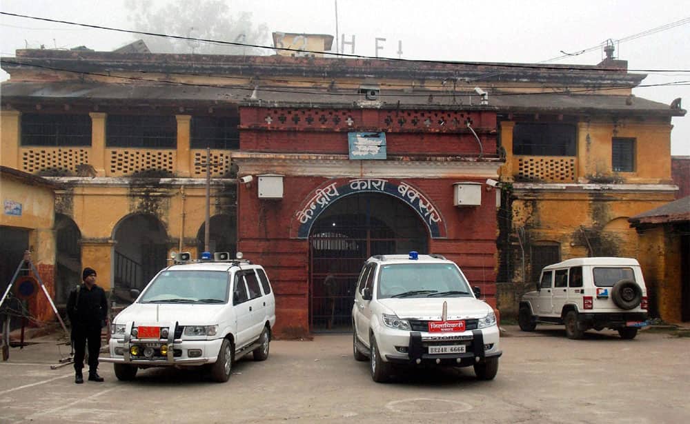 Five prisoners escaped from Buxar jail Five prisoners escaped from Buxar jail