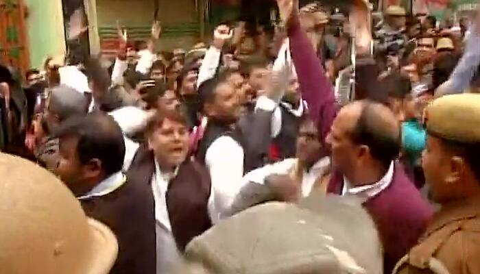 Akhilesh ousts Mulayam as SP chief, takes over party: As it happened Akhilesh ousts Mulayam as SP chief, takes over party: As it happened
