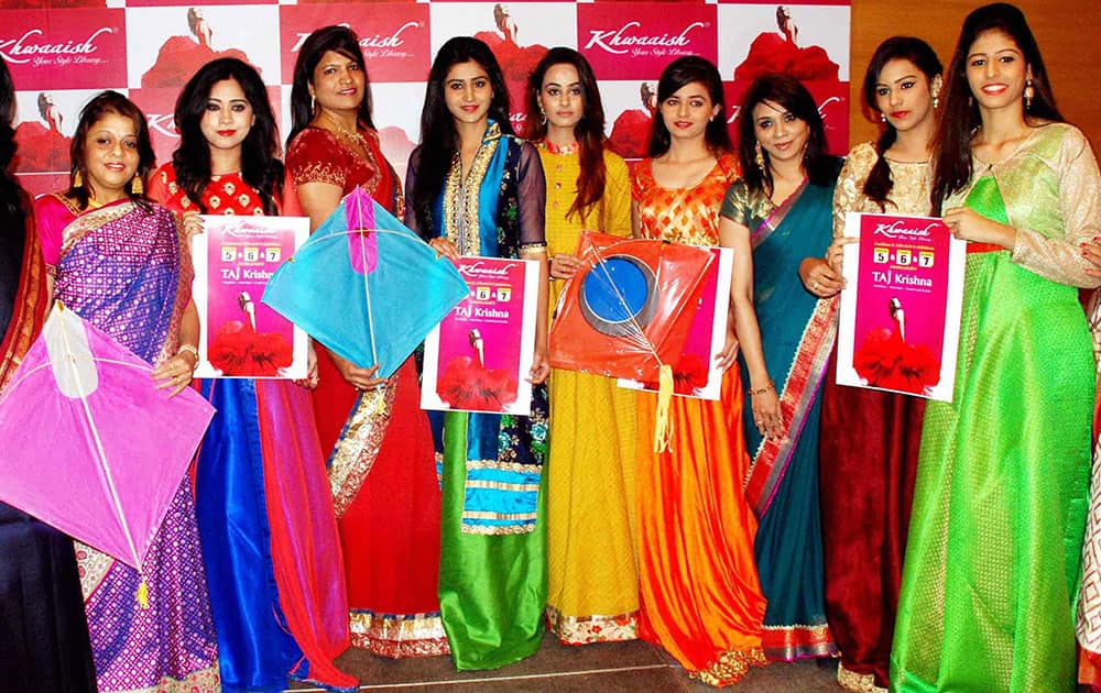 Actress Shamli with models