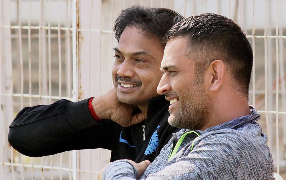 Dhoni interacts with BCCI chief selector MSK Prasad