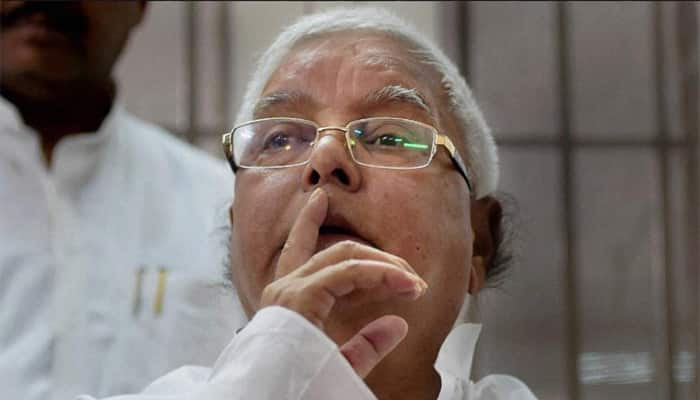 RJD, Congress protest Lalu&#039;s exclusion from dais at Prakash Parv