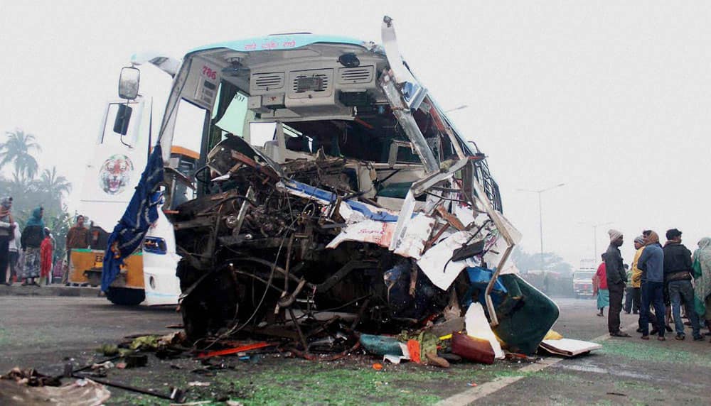 Bus accident in Howrah