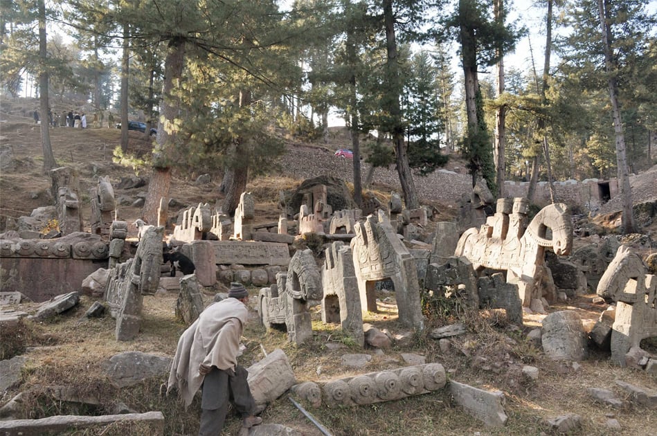 Stone sculptures in Gool Ramban