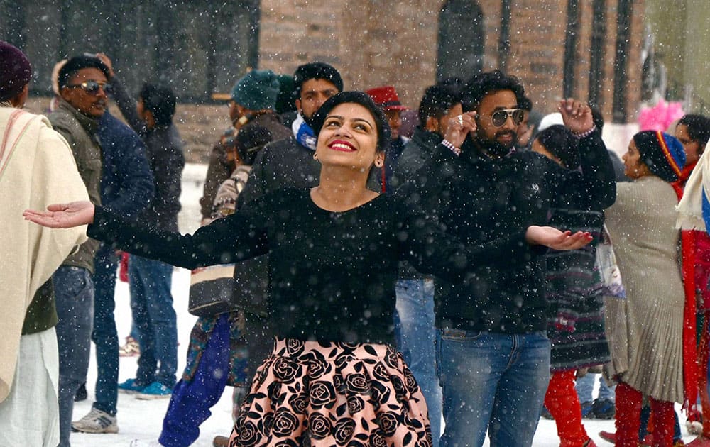 Tourists enjoy fresh snowfall at historical ridge in Shimla