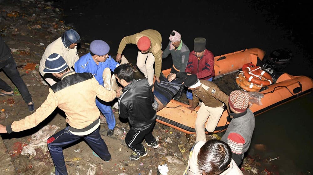 SDRF team rescue a dead body of a passenger