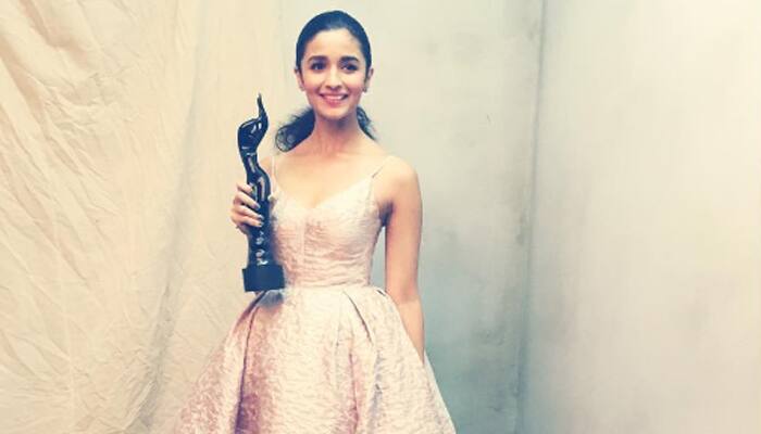 Filmfare awards: Alia Bhatt, Aamir Khan&#039;s &#039;Dangal&#039; steal the show