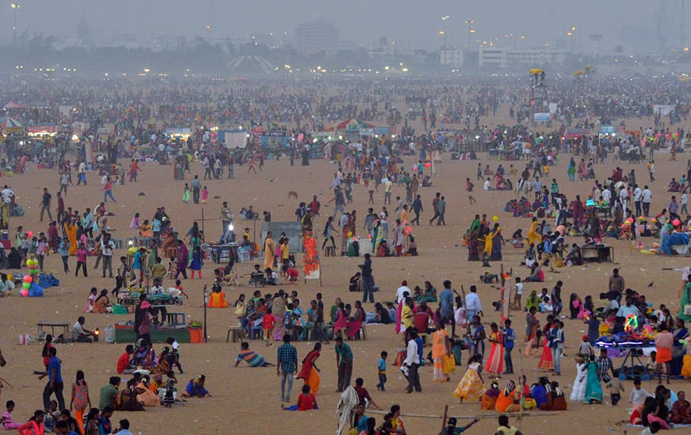 People gatherd at Marina beach on the occation of Kanum Pongal