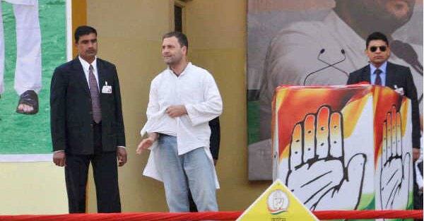 Rahul Gandhi showed &#039;phata kurta&#039; during Uttarakhand rally: Here&#039;s is how Twitter reacted