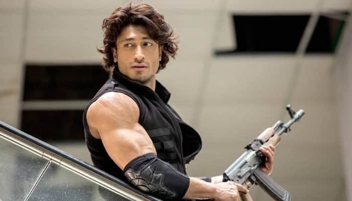 &#039;Commando 2&#039; poster: Vidyut Jammwal is blinded by money