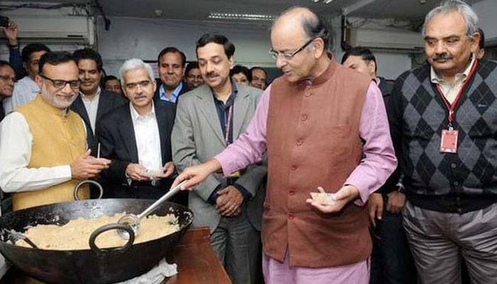 Budget 2017: Printing of document begins with &#039;Halwa&#039; ceremony