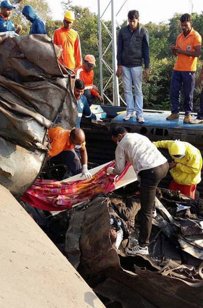 Train derails in AP