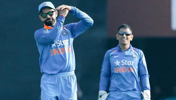 Virat Kohli takes review without MS Dhoni's consent, instantly regrets –  Watch Video | England vs India 2016 News | Zee News