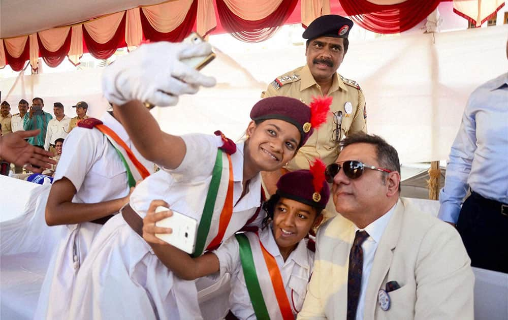 Boman Irani and Swapnil Joshi at Road Safety Week