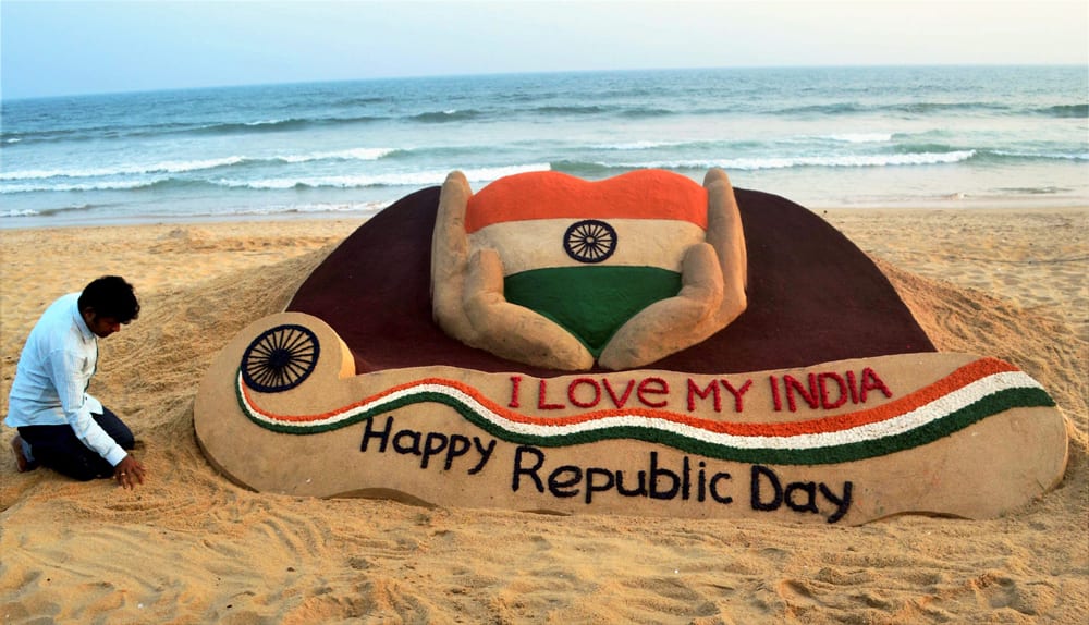 Sudarshan Pattnaik makes a sand sclupture