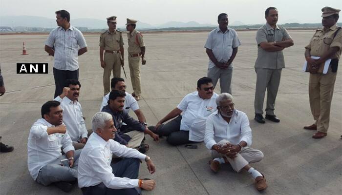 Jagan protests at Vizag airport after being denied entry into city