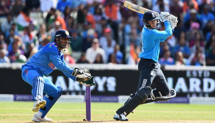 WATCH: MS Dhoni accurately predicts Joe Root&#039;s next step, stump mic captures all!