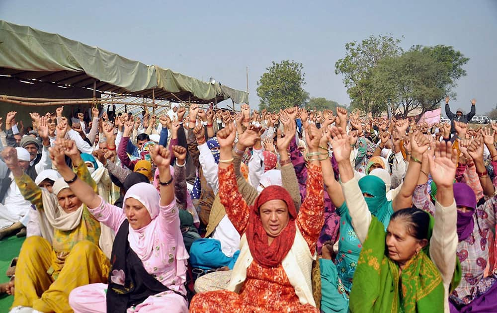 Jat women protest at Jasia village on NH 71A