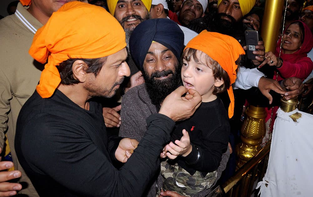 SRK at Golden Temple