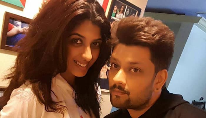 Rohit Nag makes pancake for wife Aishwarya Sakhuja! Dear men, here’s a happy marriage goal for you