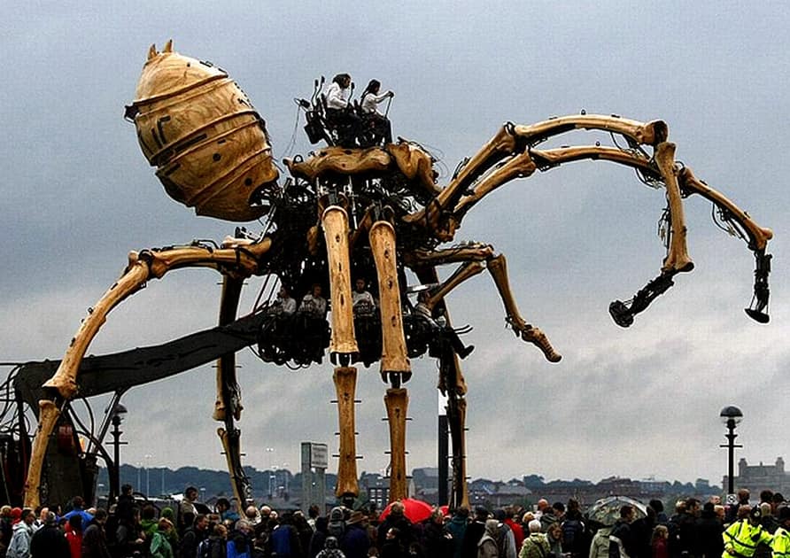 Giant Mechanical Spider