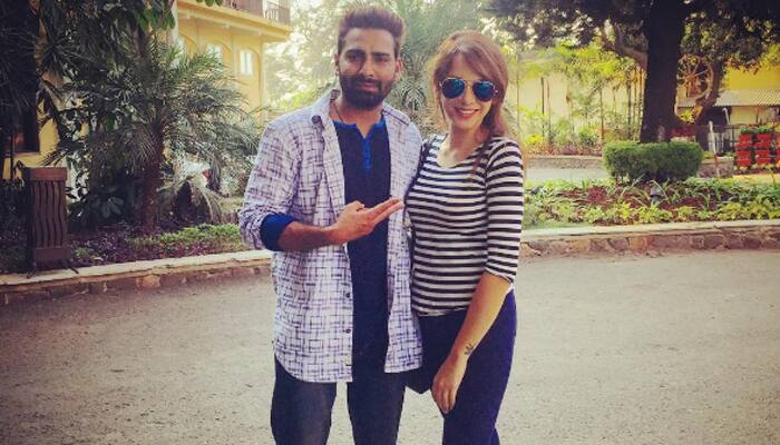 &#039;Bigg Boss&#039; season 10 contestants Nitibha Kaul and Manveer Gurjar party together- Watch