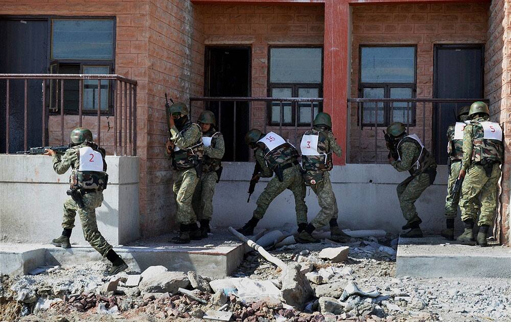 Commandos show their skills at the 7th All India Police Commandos Competition