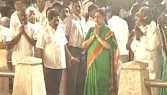 WATCH: Sasikala pays tribute at Amma memorial, brings with her letter of AIADMK MLAs&#039; support claiming majority