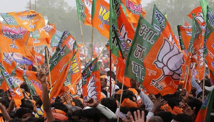 Uttarakhand Polls: BJP supporters waive party flags, chant PM Narendra Modi&#039;s name in Rahul Gandhi&#039;s road show