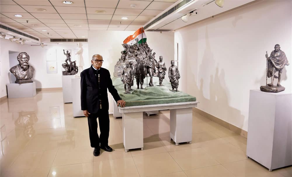 Sculptor Ram V Sutar at an exhibition in Delhi