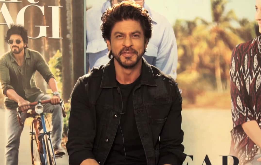 Shah Rukh Khan expresses his desire to meet novelist Paulo Coelho