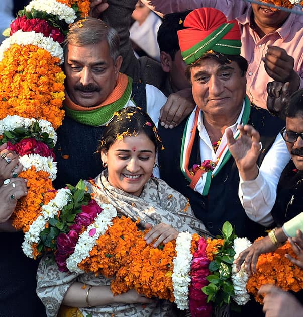 SP candidate Aparna Yadav at a rally in Lucknow 