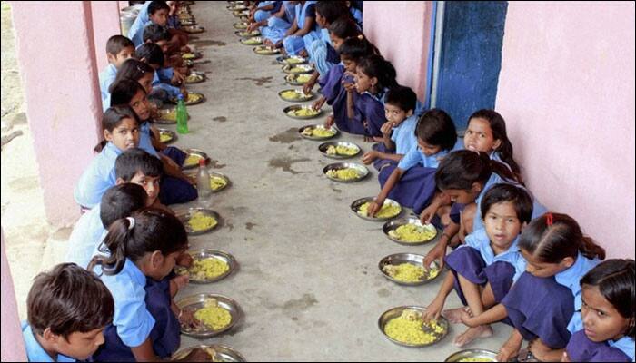 Rodent menace: Dead rat found in Delhi school&#039;s mid-day meal; nine students hospitalized