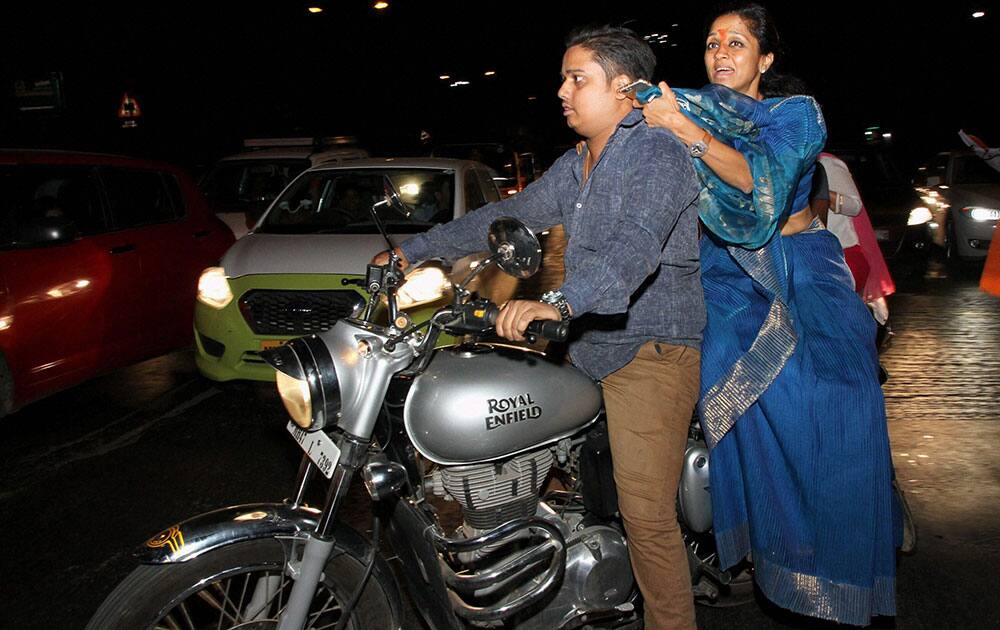 Supriya Sule with party members at an election rally in Thane