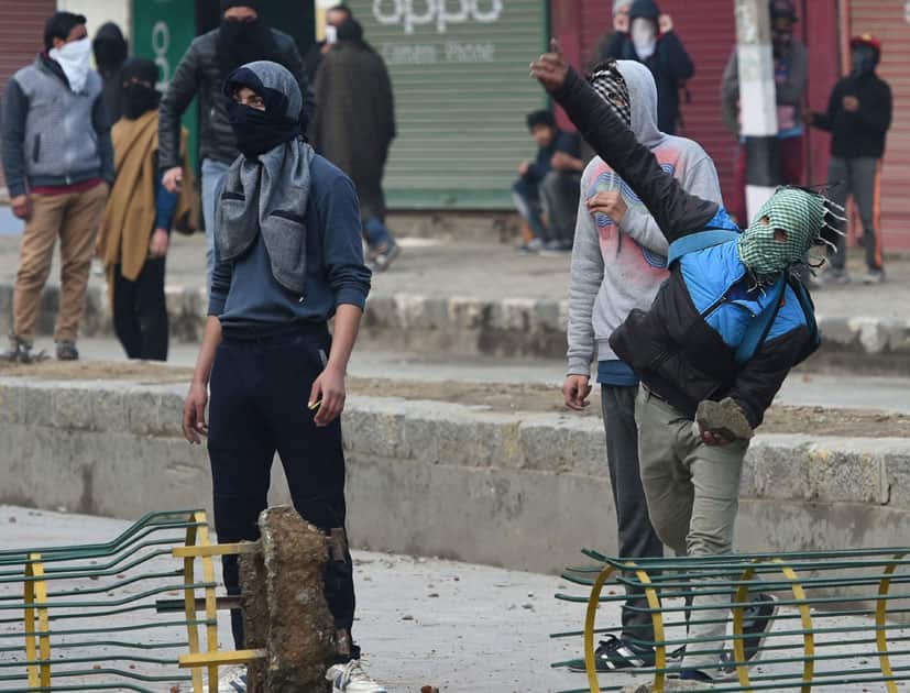 Protesters throw stones at police in Srinagar Protesters throw stones at police in Srinagar
