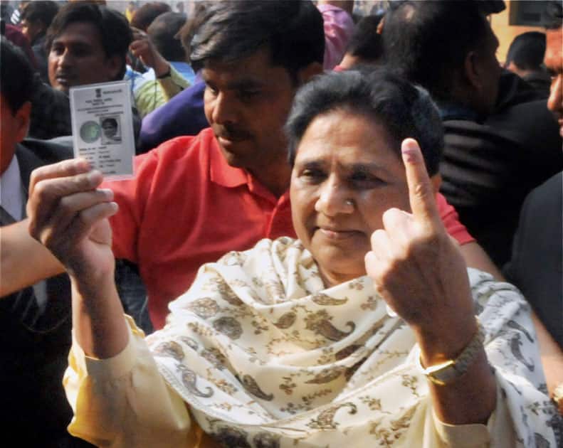 Mayawati castes her vote Mayawati castes her vote