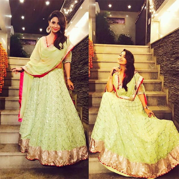 adaa khan :- Mehendi ki raat Outfit by @devnaagri 