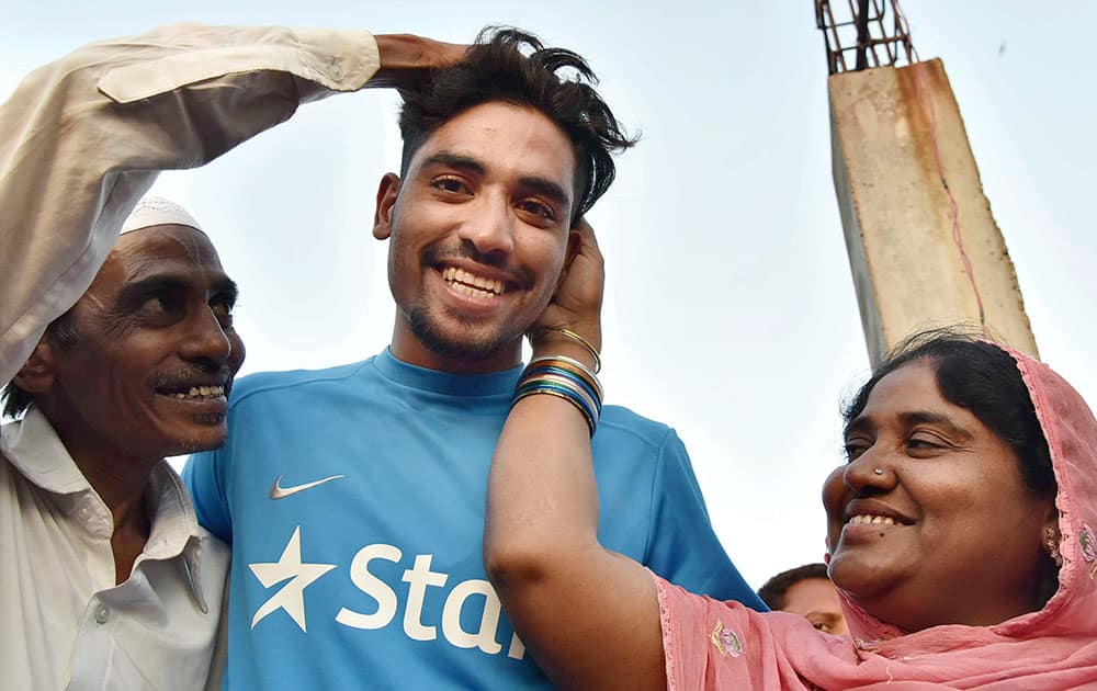 Cricketer Mohammed Siraj with parents in Hyderabad