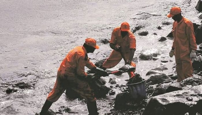 Chennai oil spill: Doctors warn of serious health issues, including cancer, for clean-up crew