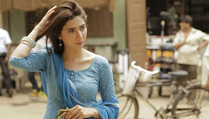 Mahira Khan’s cheap thrills sans ‘Raees’ Shah Rukh Khan - WATCH