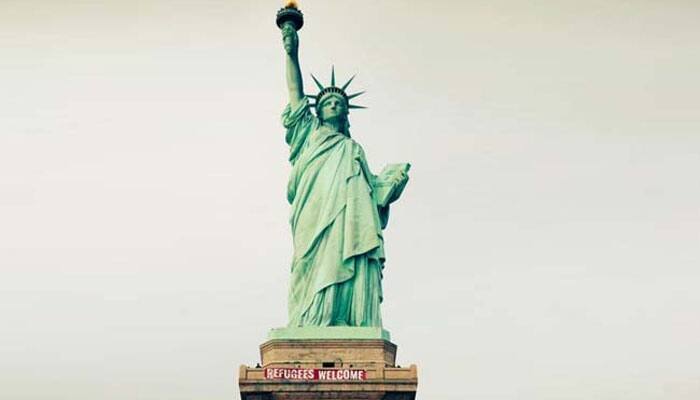 In powerful message to Donald Trump, protesters hang &#039;Refugees Welcome&#039; banner at Statue of Liberty, IMAGE goes viral