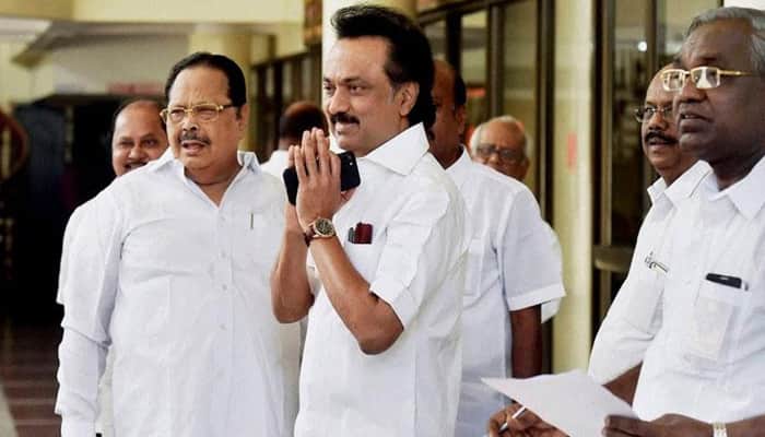 Tamil Nadu power tussle: DMK&#039;s Stalin to meet Sonia, Rahul Gandhi today