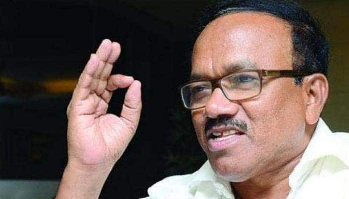 Goa CM Laxmikant Parsekar&#039;s pool picture goes viral